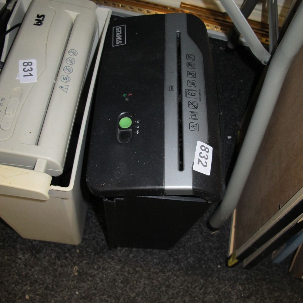 Lot 832: Item 832