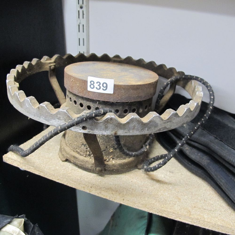 Lot 839: Item 839