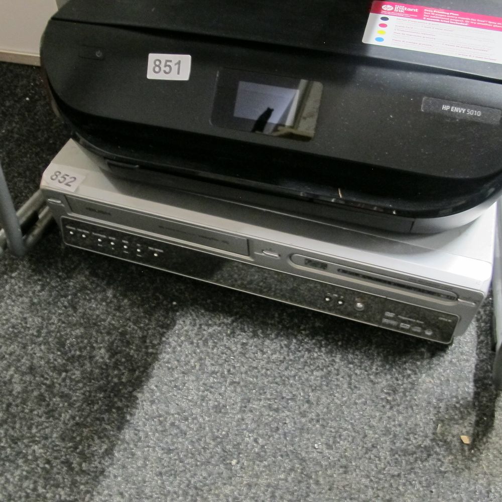 Lot 852: Item 852