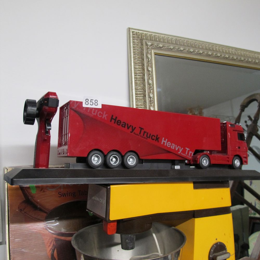 Lot 858: Item 858