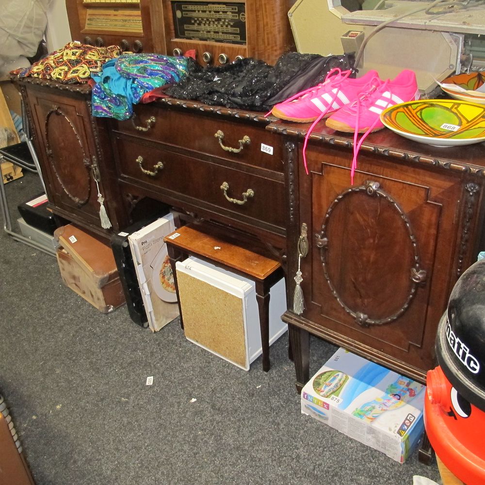 Lot 869: Item 869