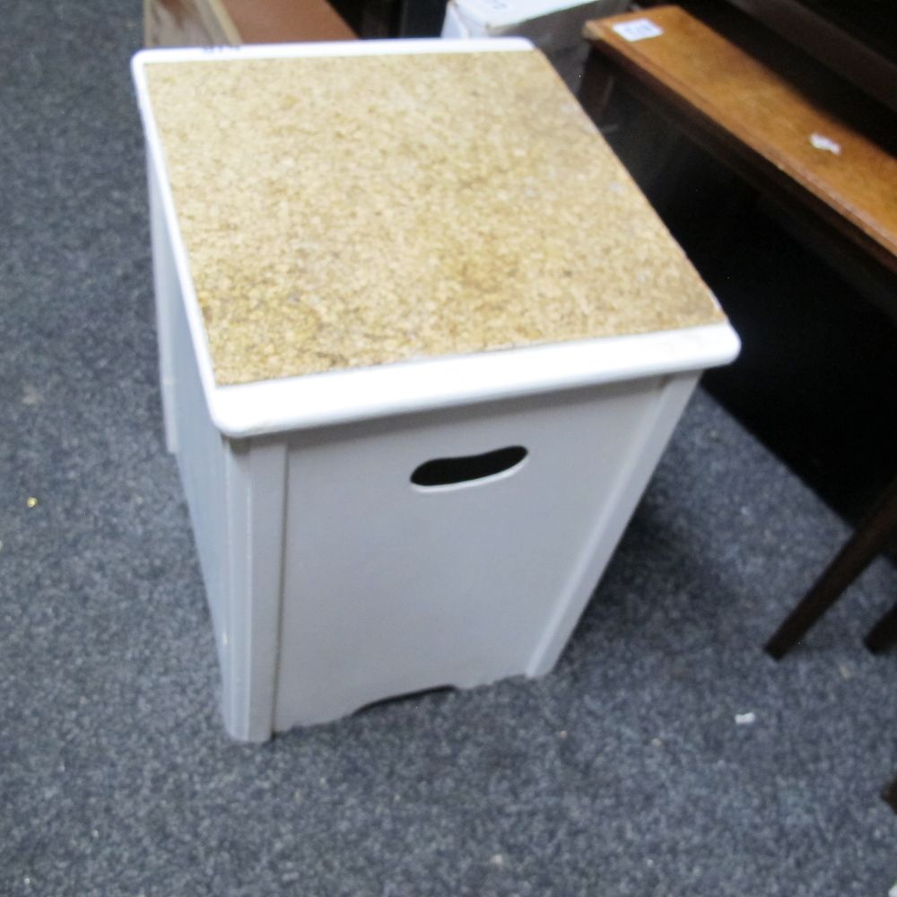Lot 874: Item 874