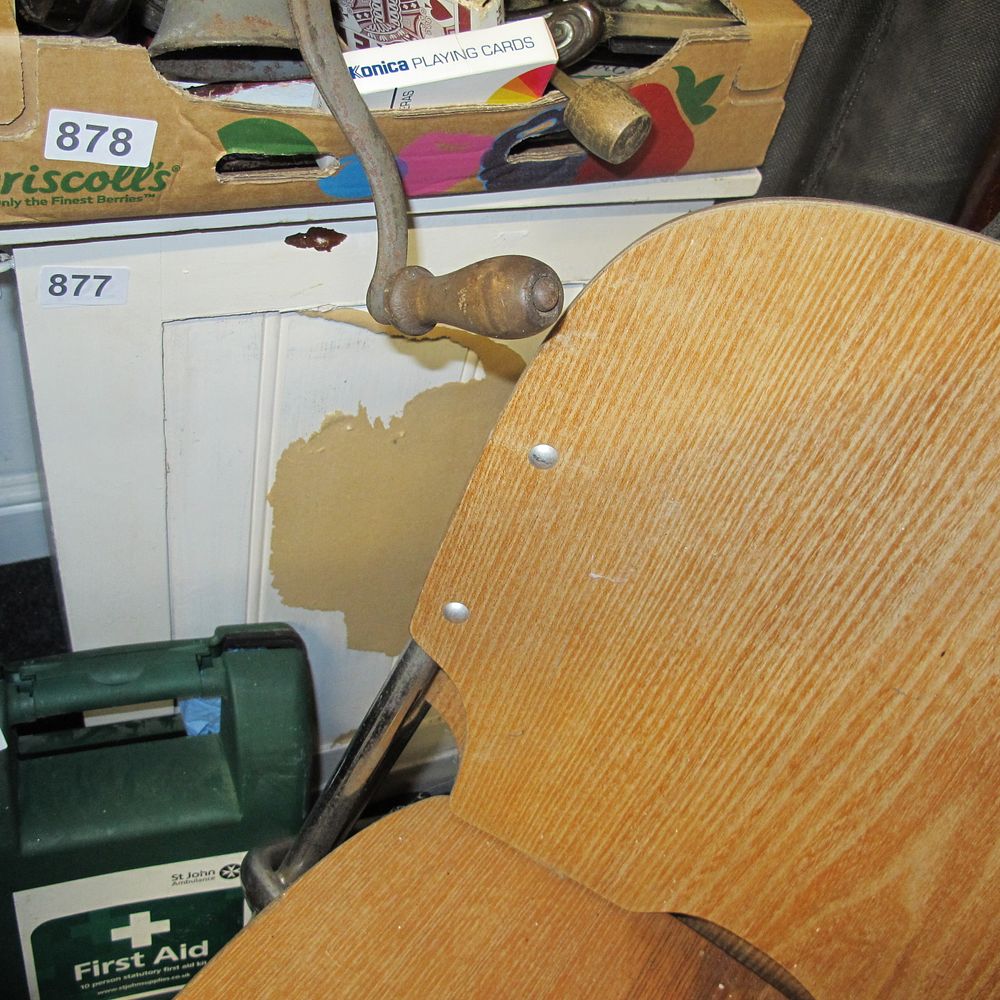 Lot 877: Item 877