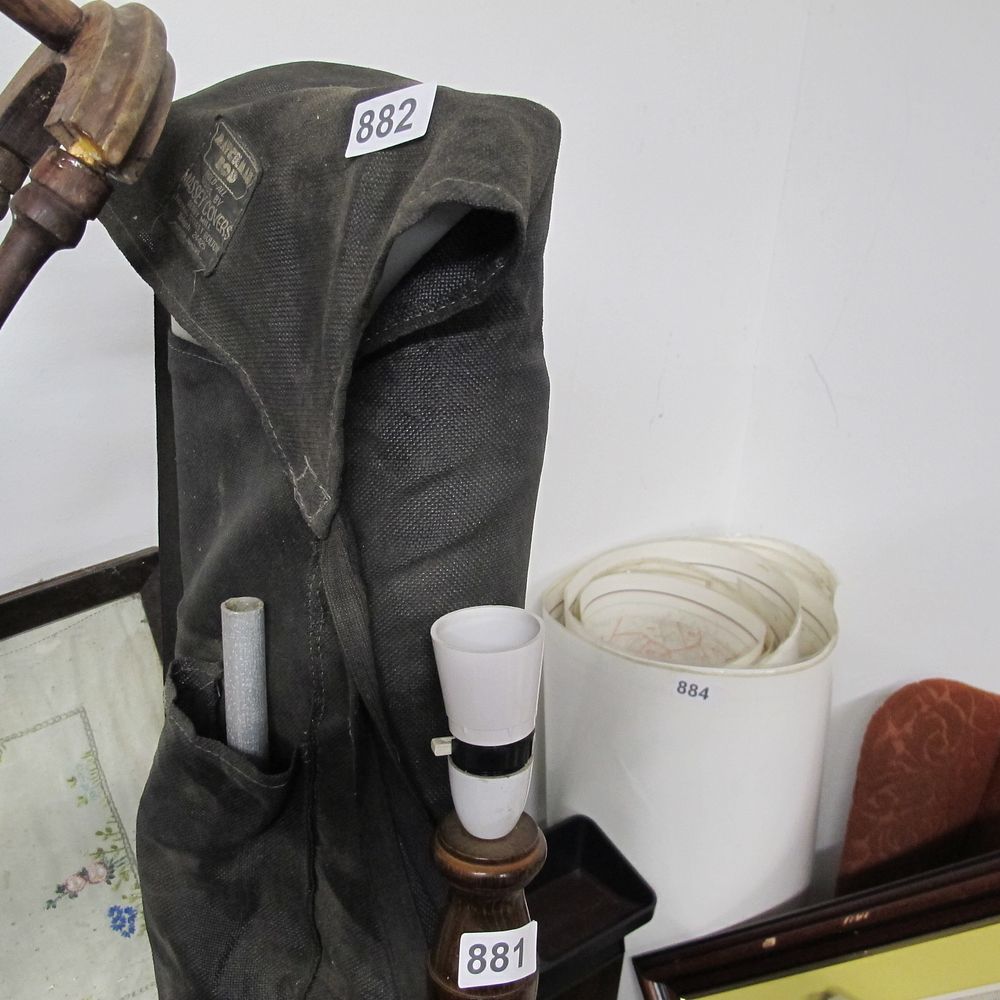 Lot 882: Item 882