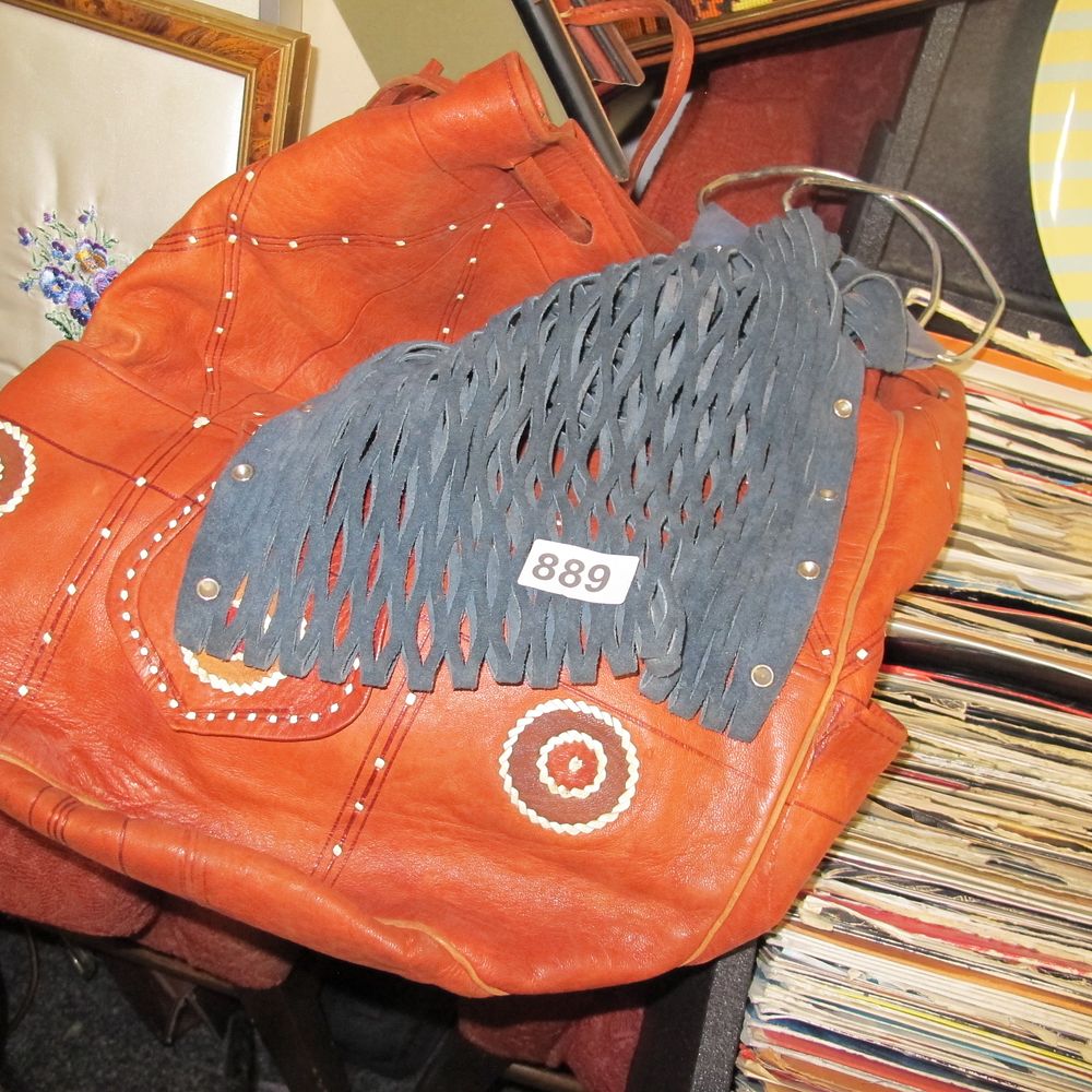 Lot 889: Item 889