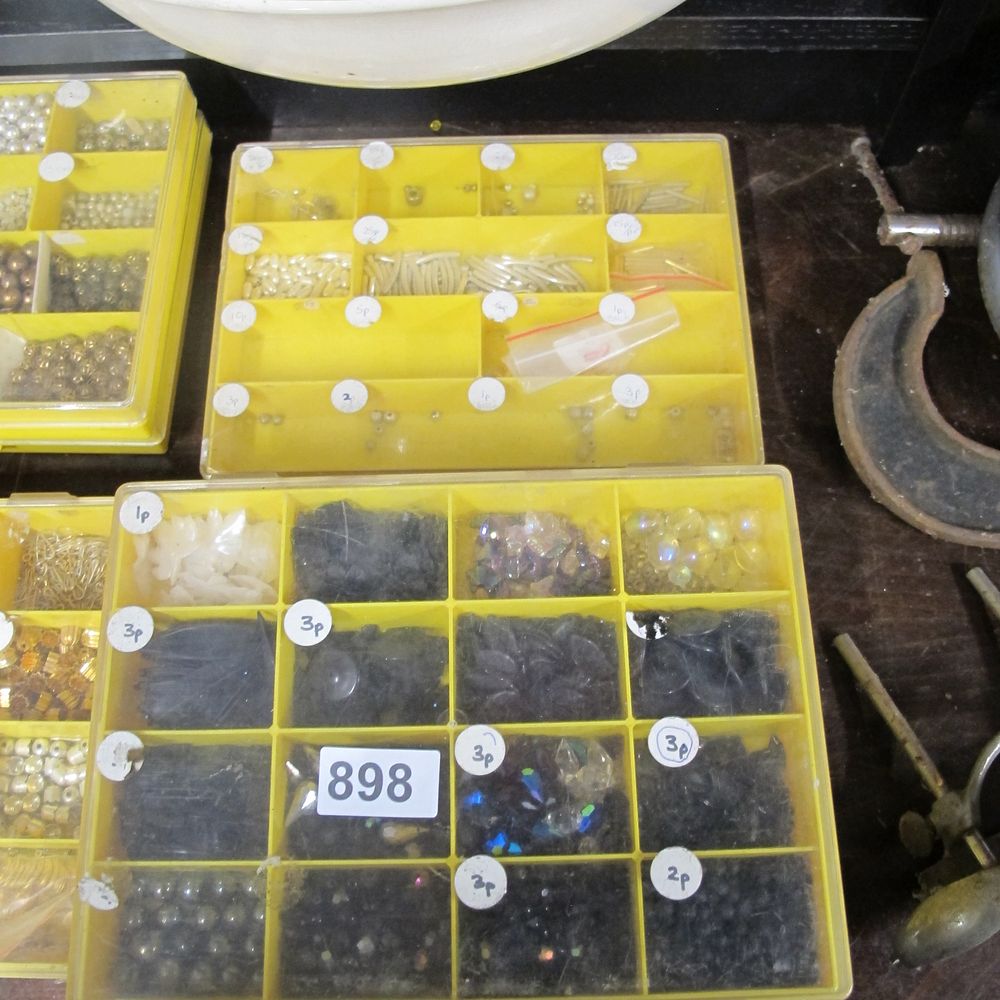 Lot 898: Item 898