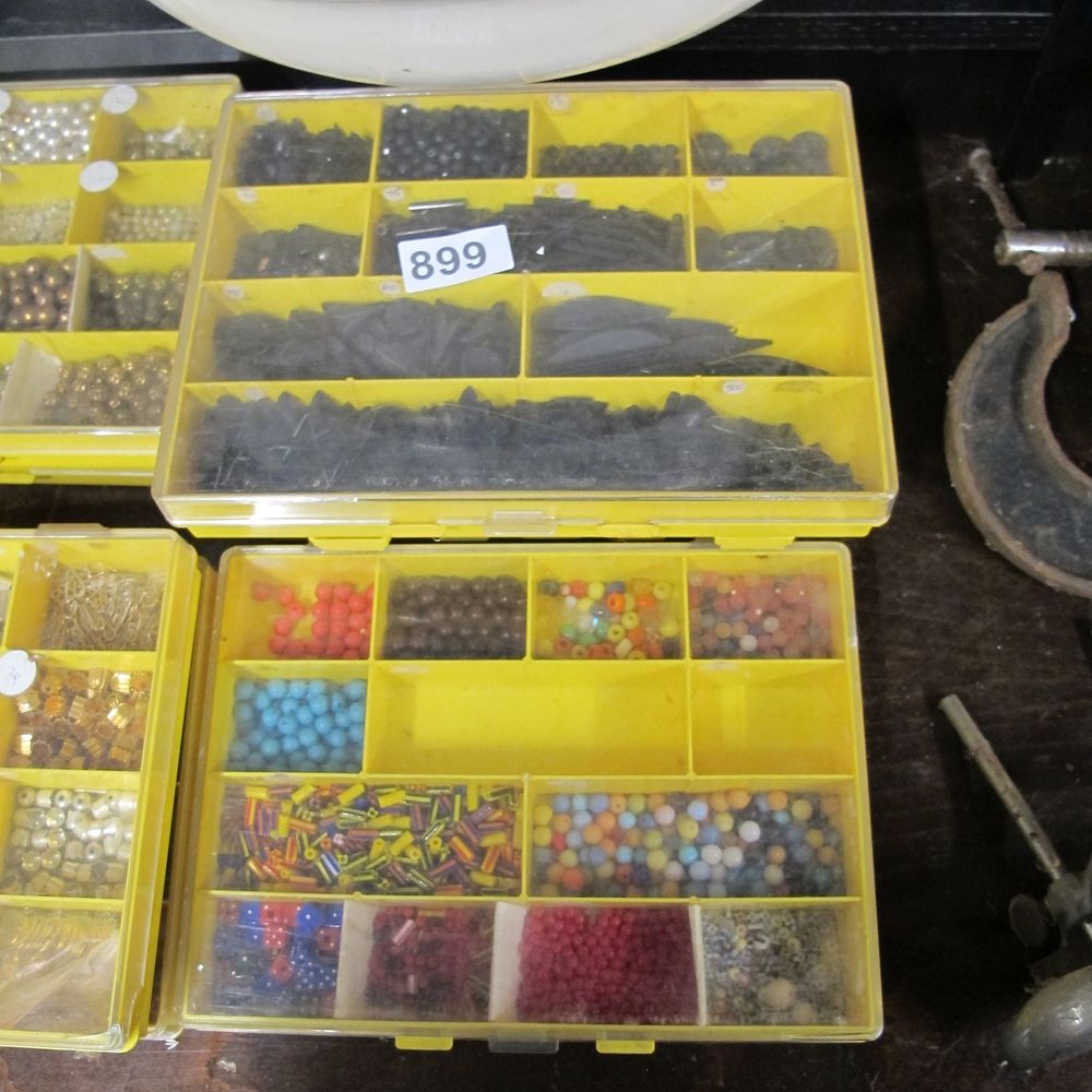 Lot 899: Item 899
