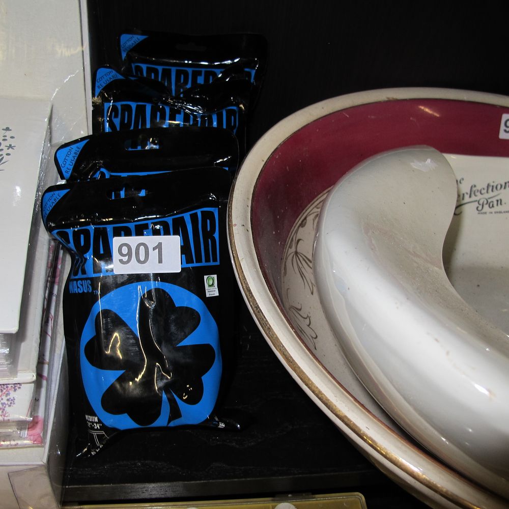 Lot 901: Item 901