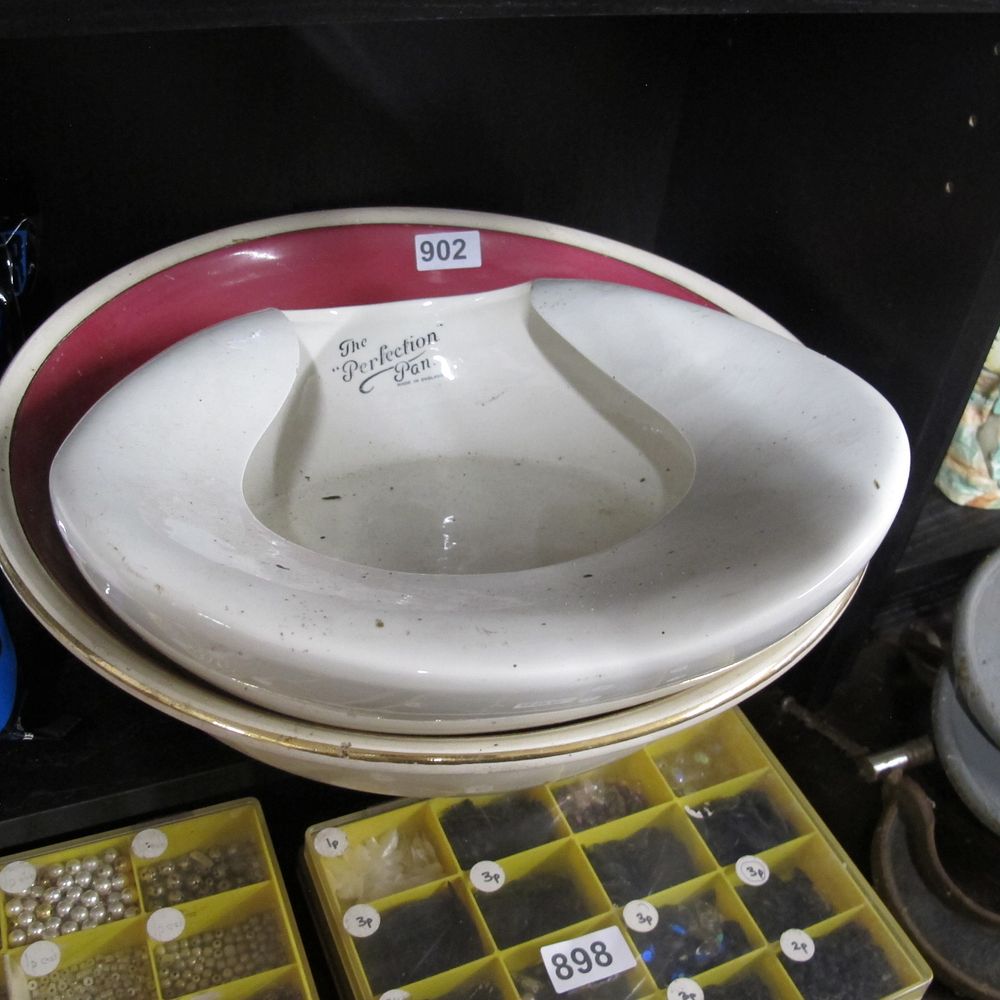 Lot 902: Item 902