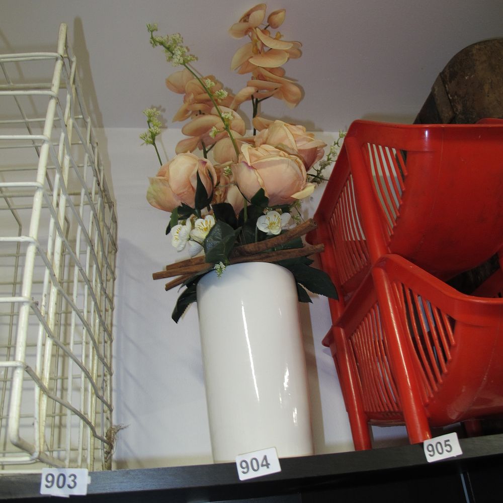 Lot 904: Item 904
