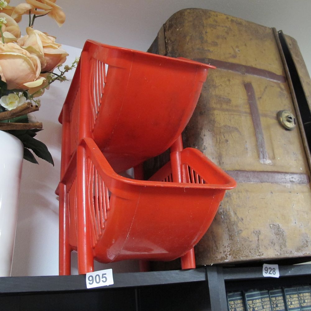 Lot 905: Item 905