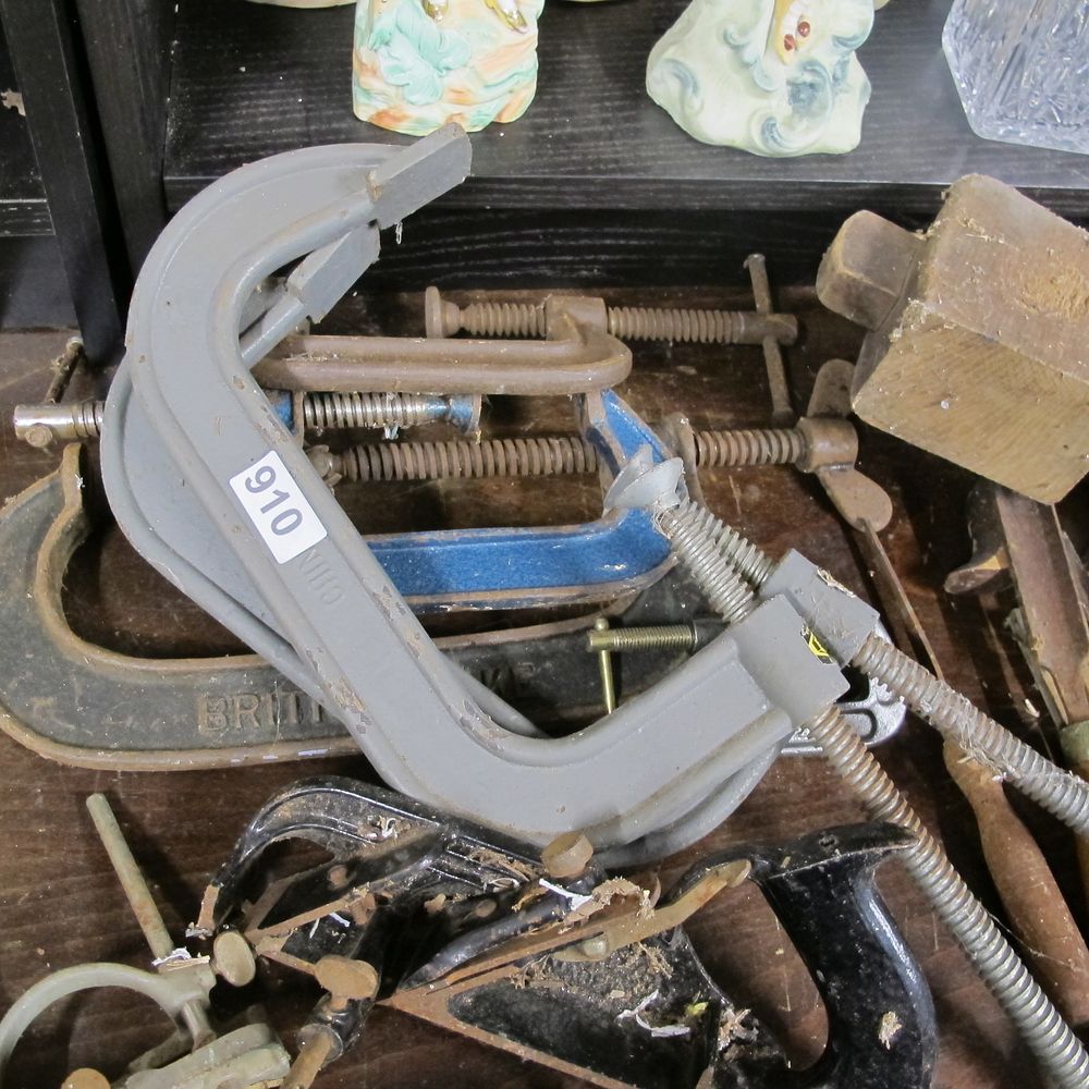 Lot 910: Item 910