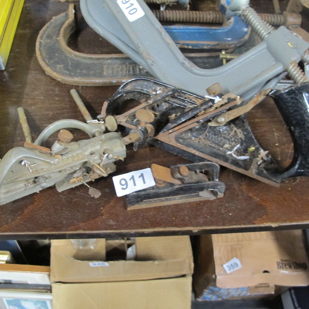 Lot 911: Item 911