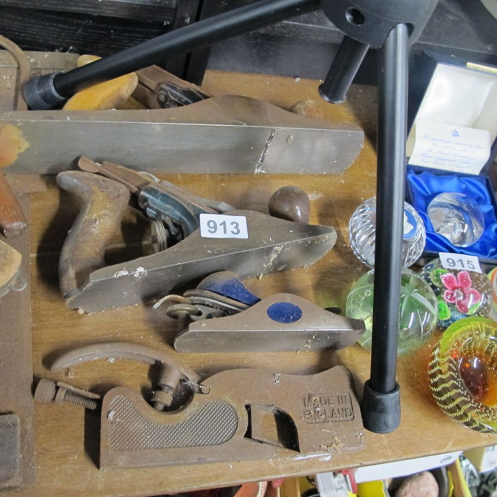 Lot 913: Item 913