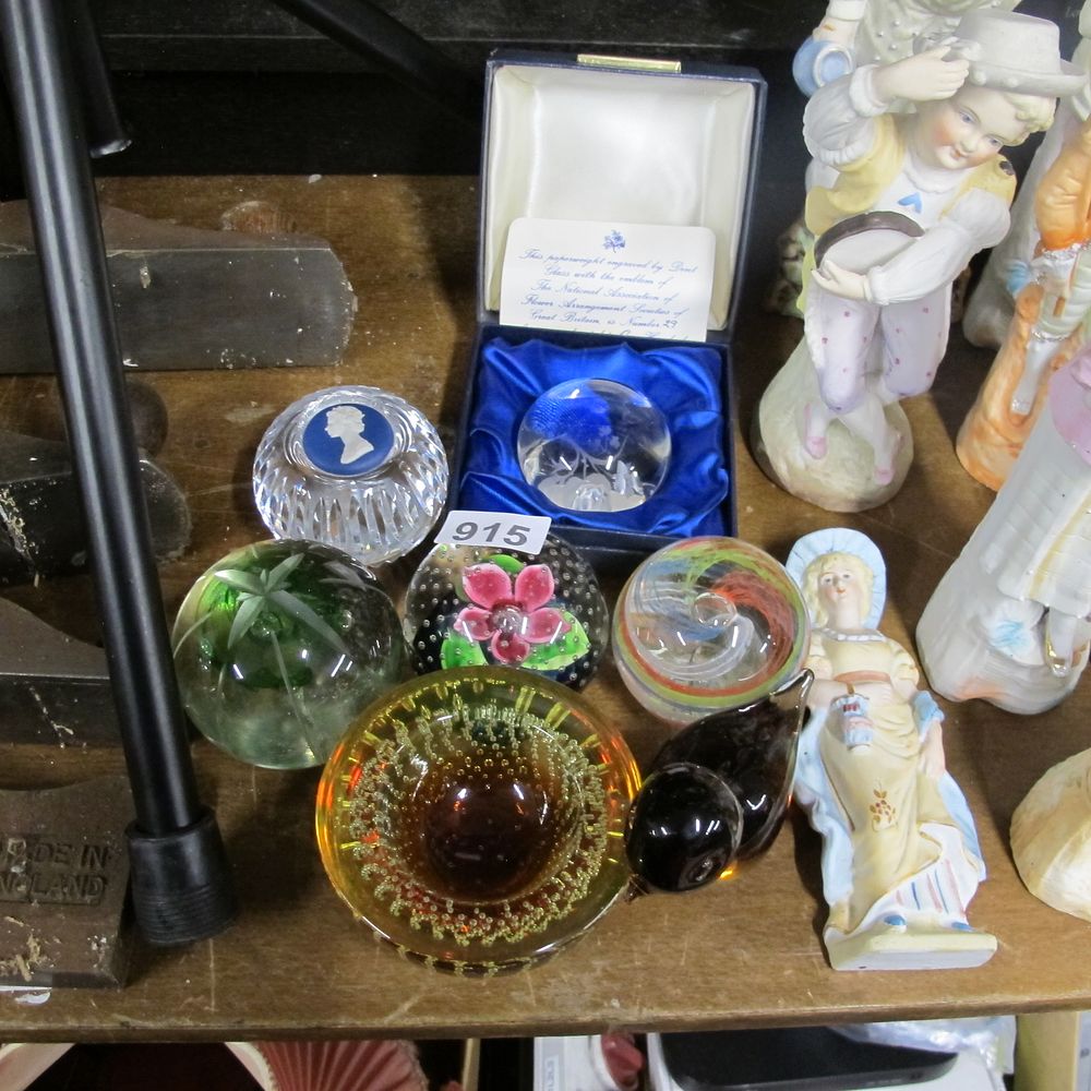 Lot 915: Item 915