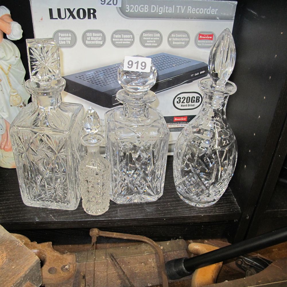 Lot 919: Item 919