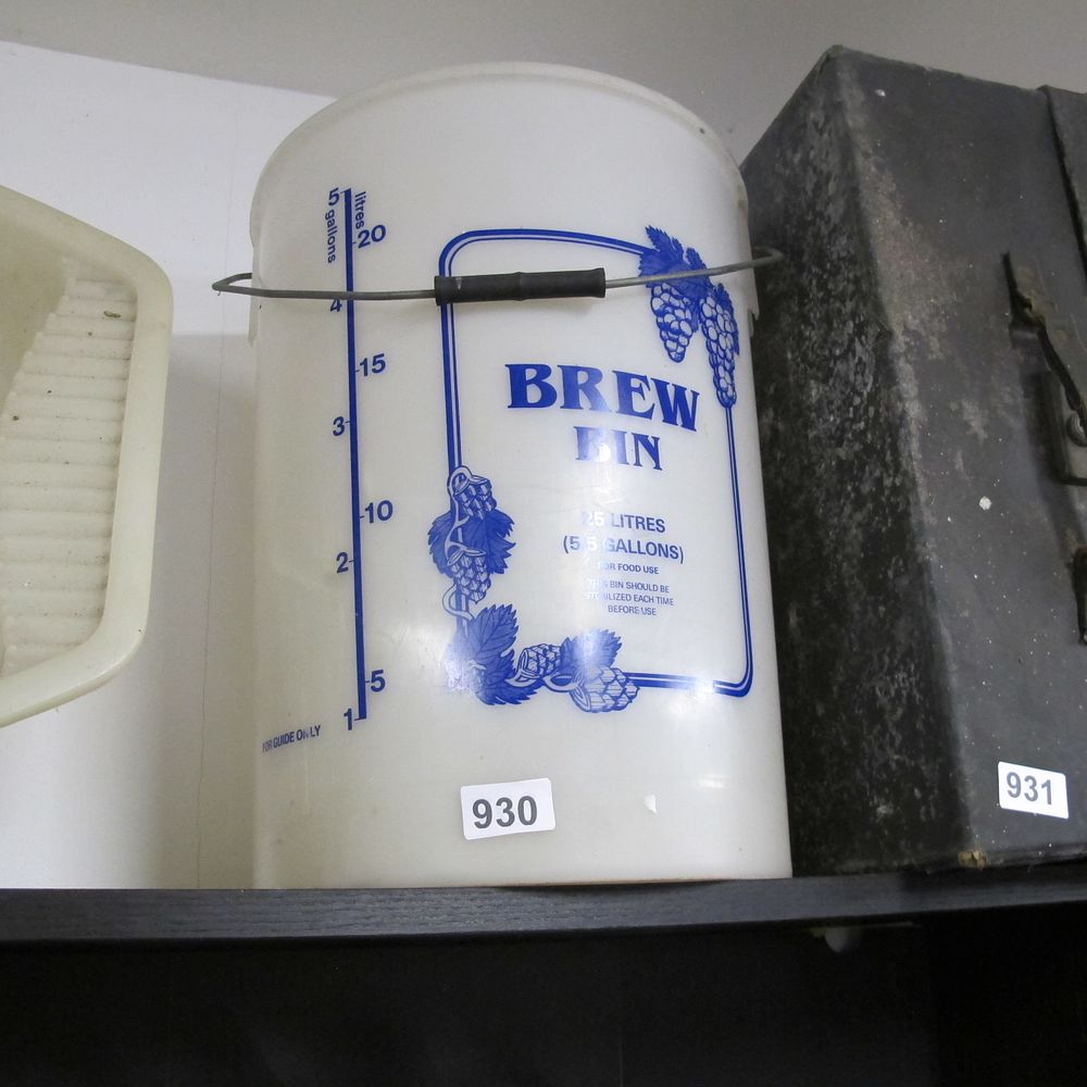 Lot 930: Item 930