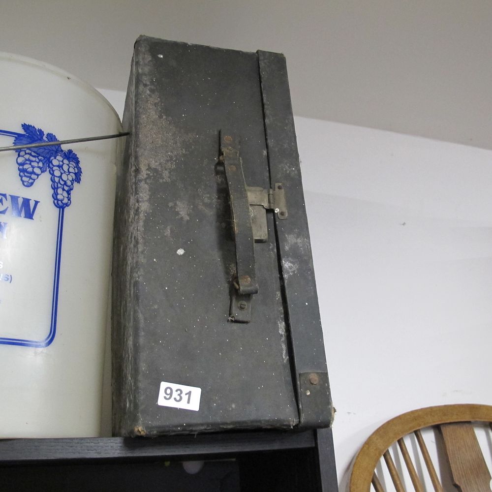 Lot 931: Item 931