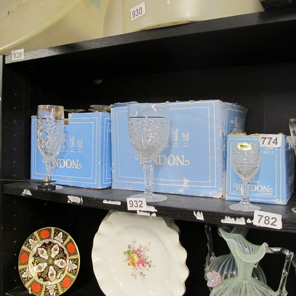 Lot 932: Item 932
