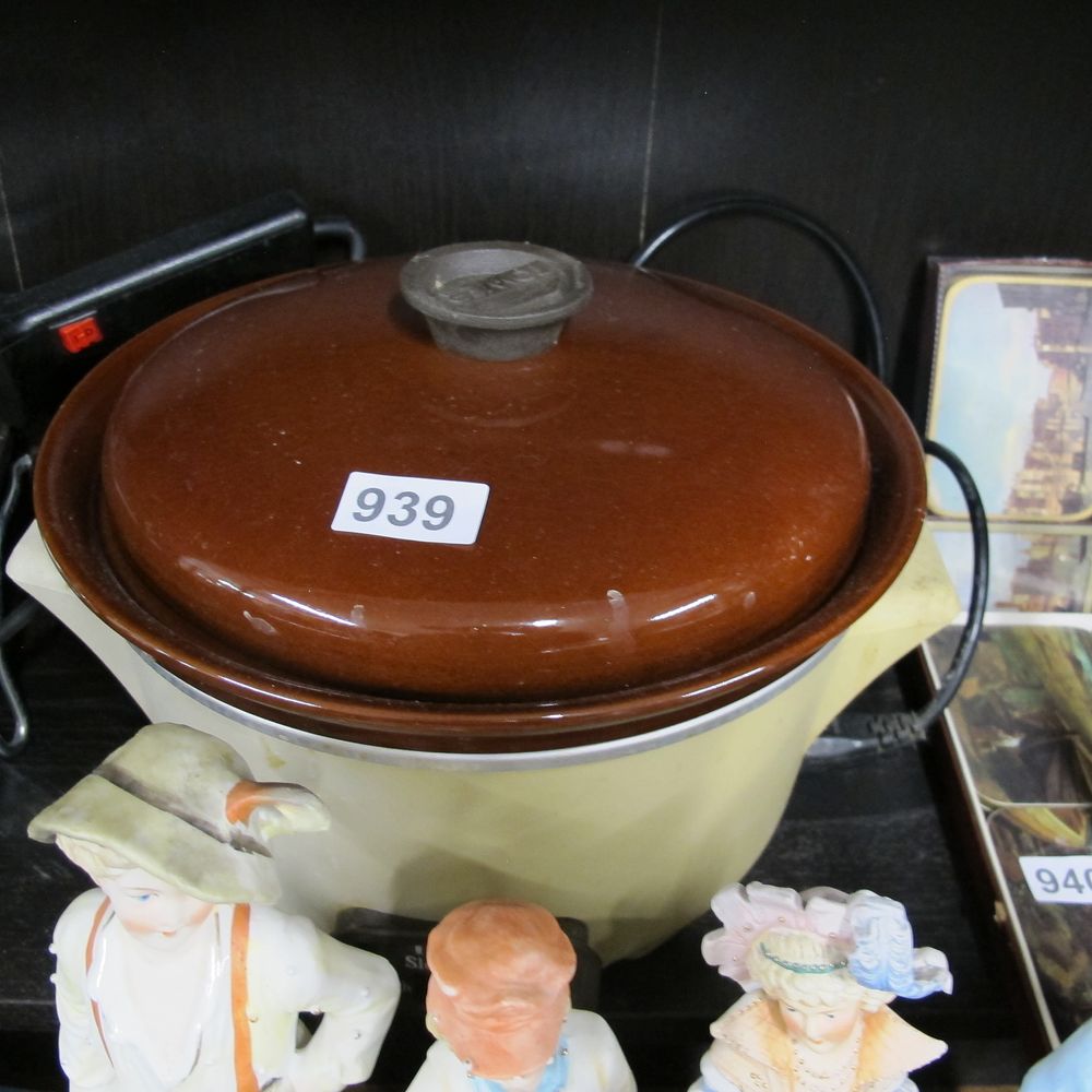 Lot 939: Item 939