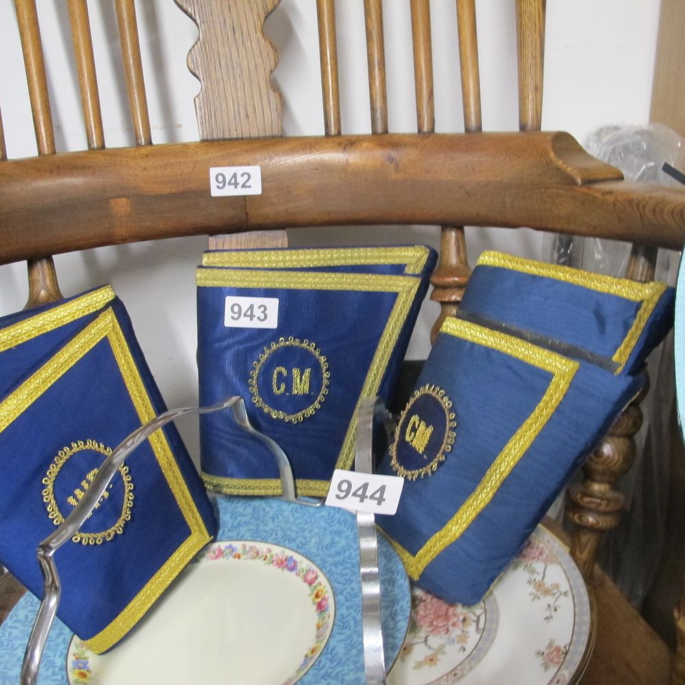 Lot 943: Item 943