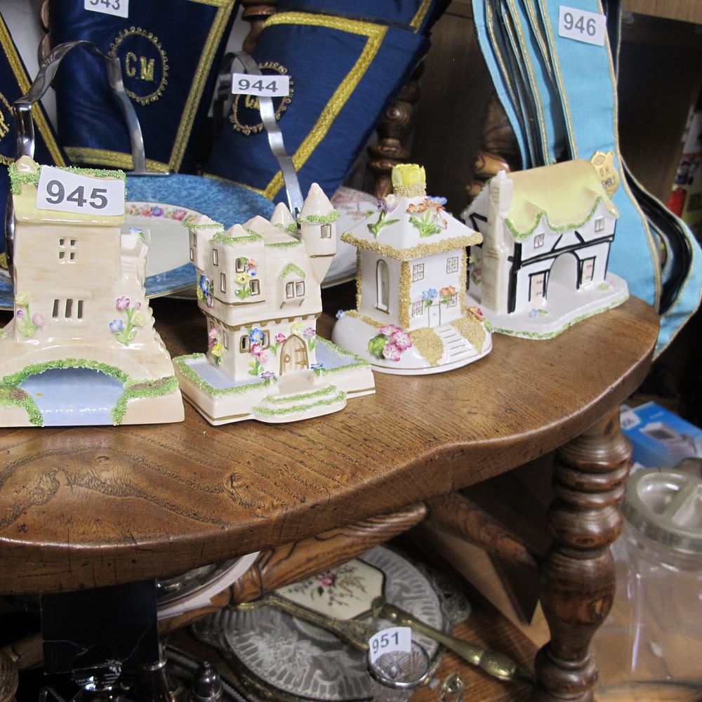 Lot 945: Item 945