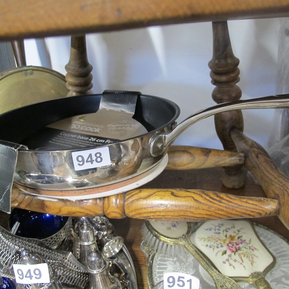 Lot 948: Item 948