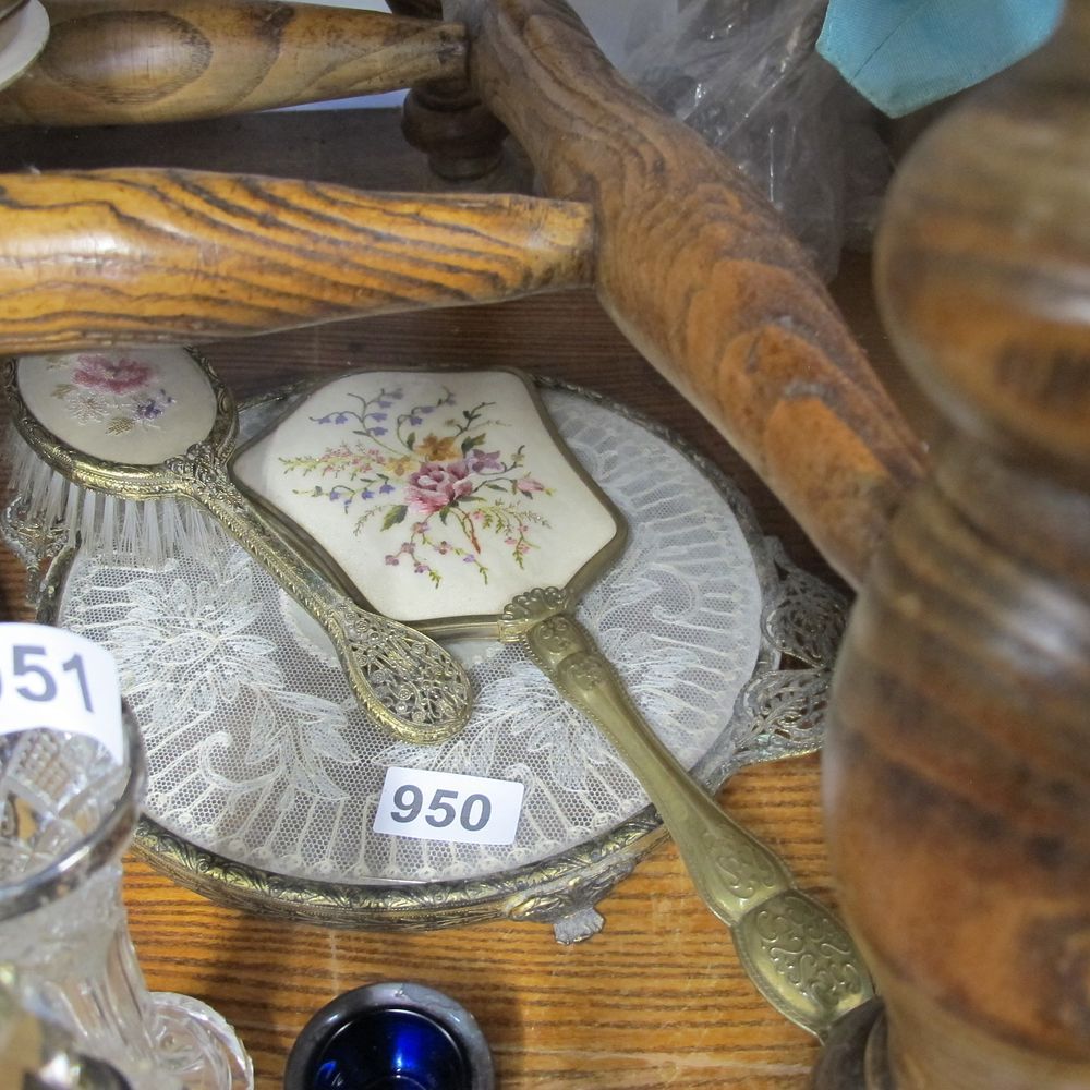 Lot 950: Item 950