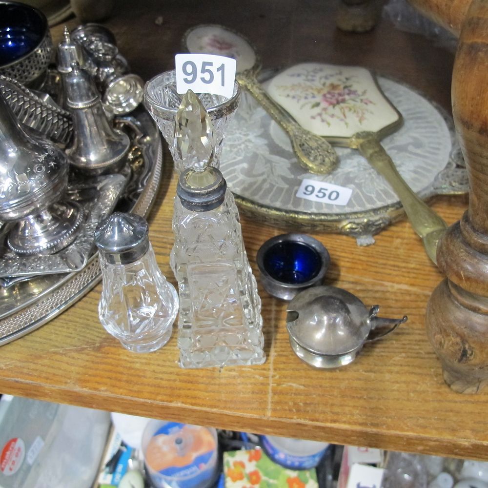 Lot 951: Item 951