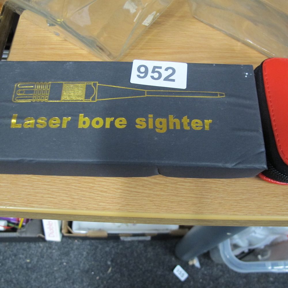 Lot 952: Item 952