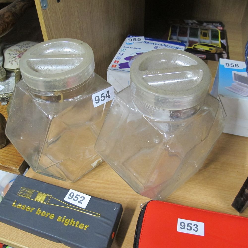 Lot 954: Item 954
