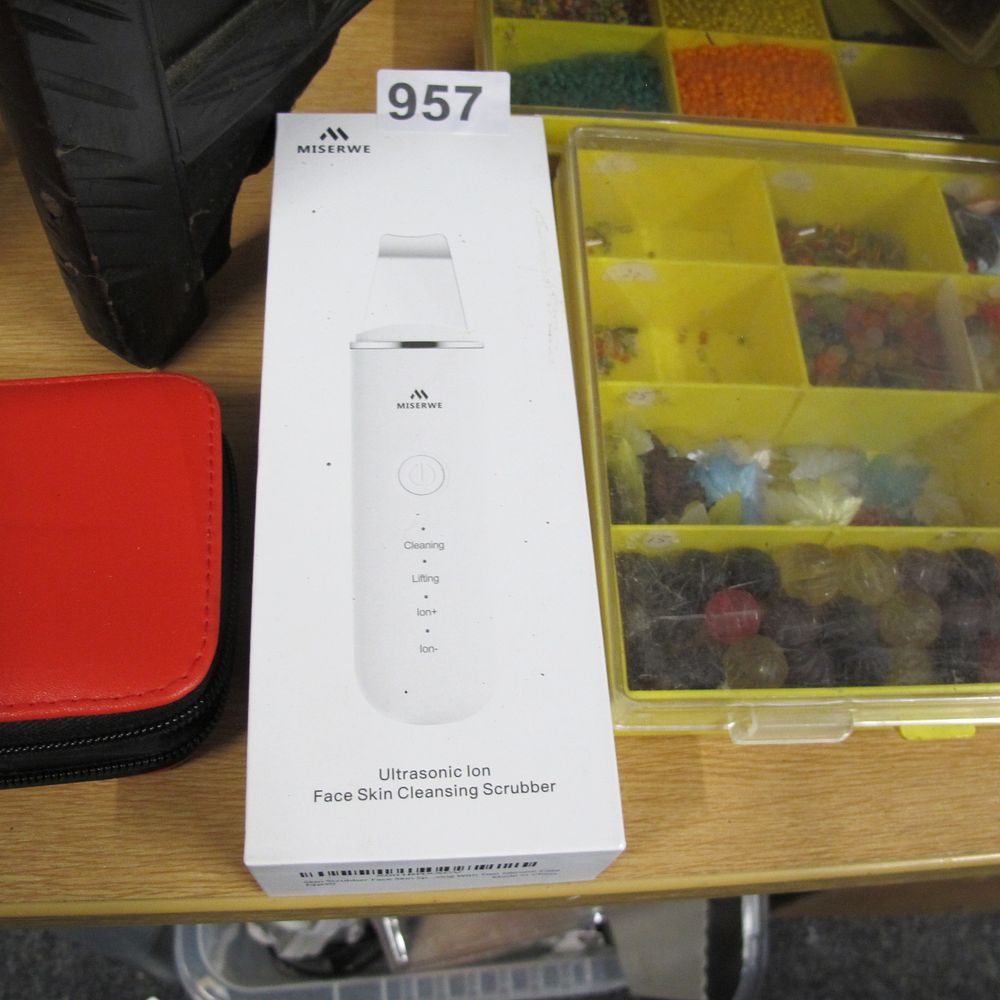 Lot 957: Item 957