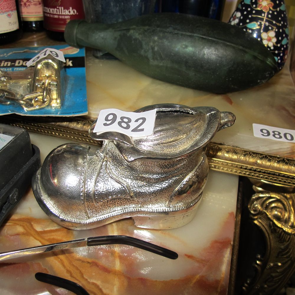 Lot 982: Item 982