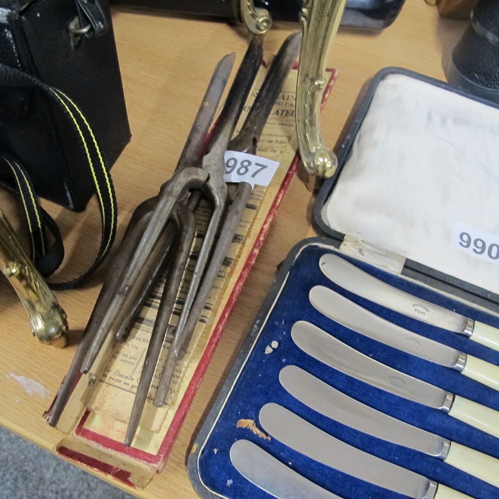 Lot 987: Item 987