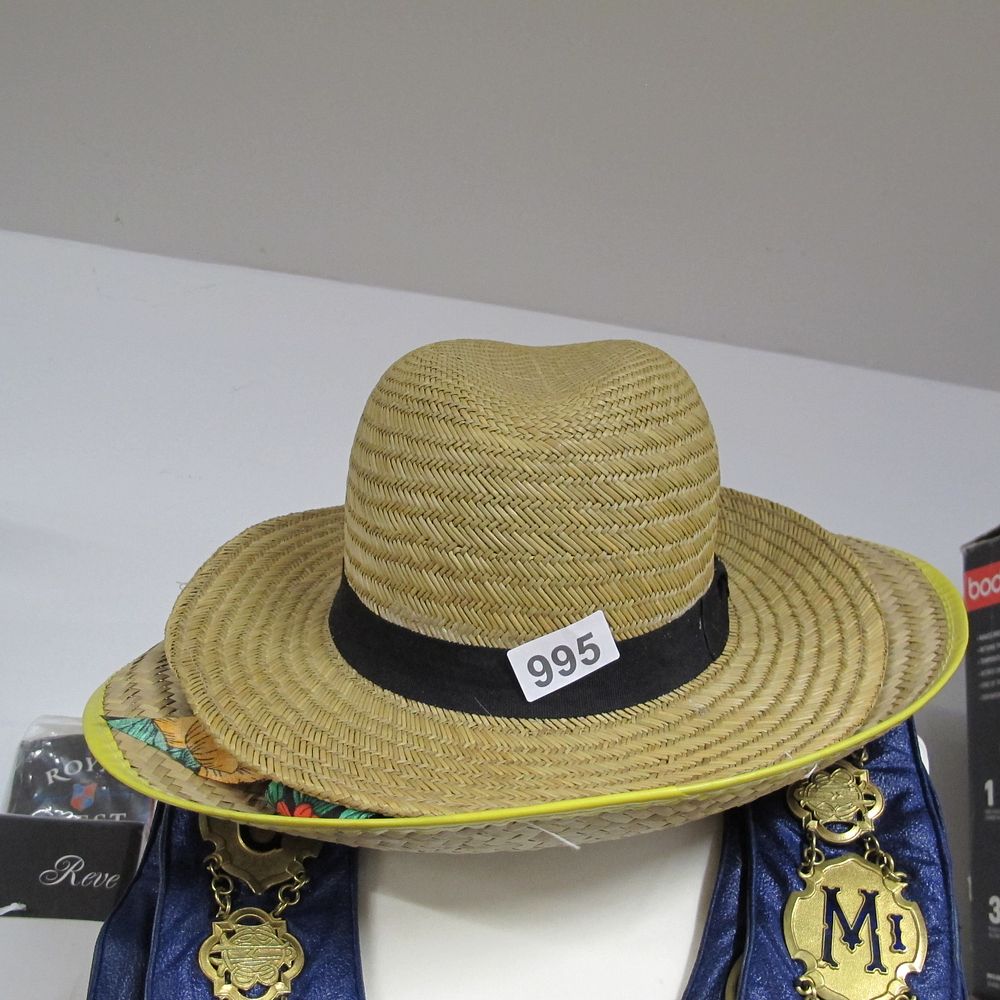 Lot 995: Item 995