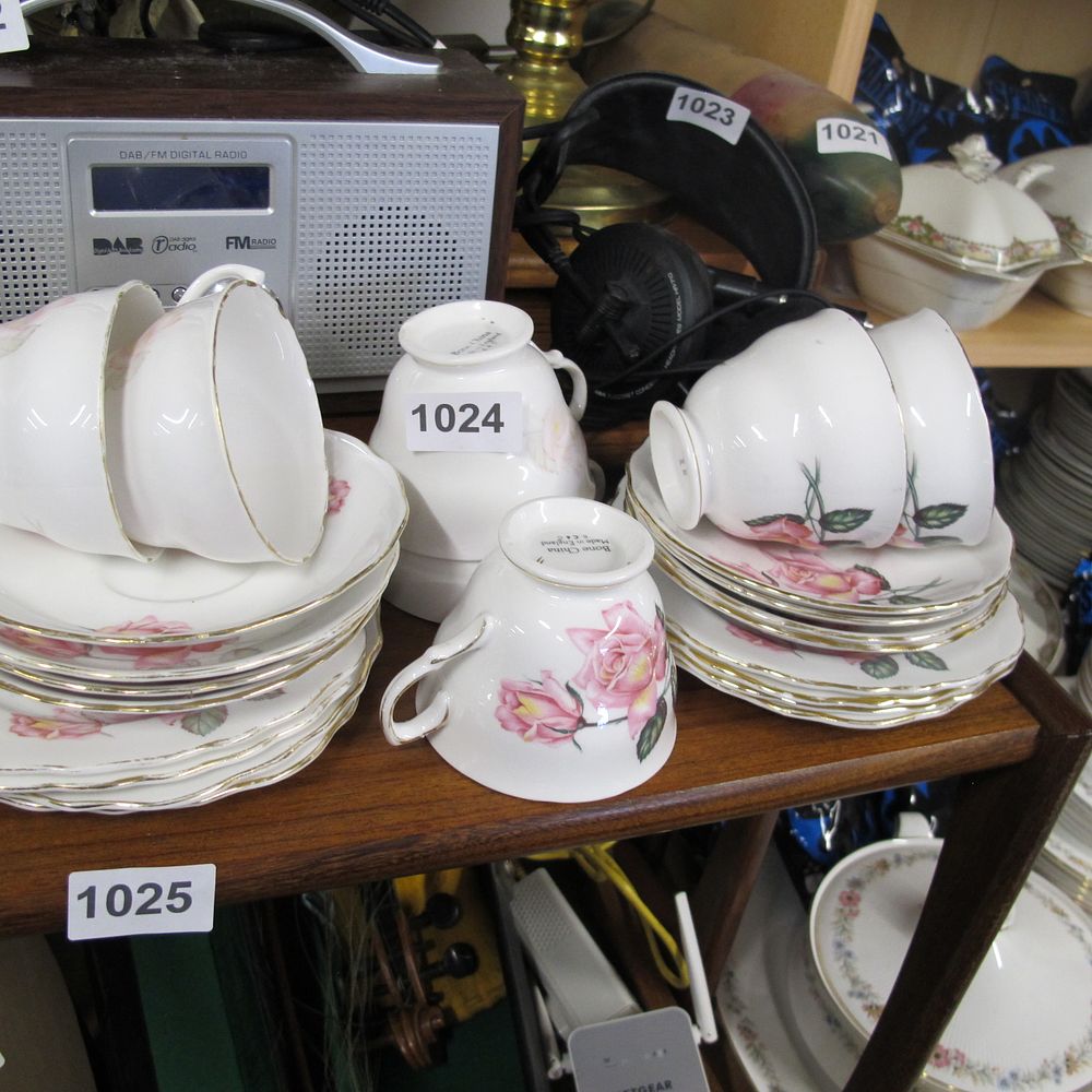 Lot 1024: Item 1024