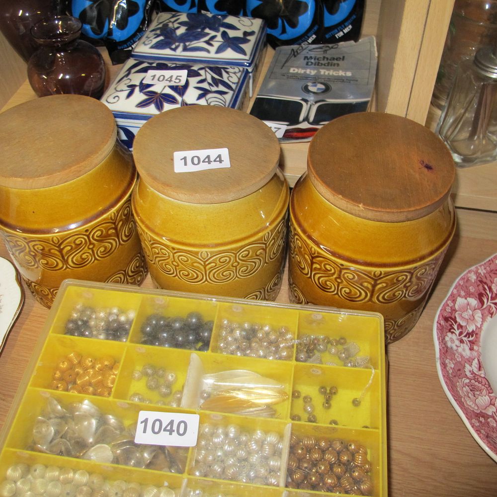Lot 1044: Item 1044