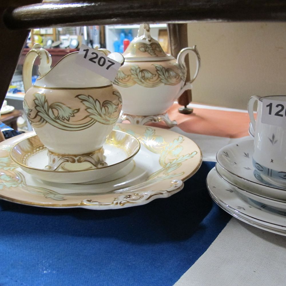 Lot 1207: Item 1207