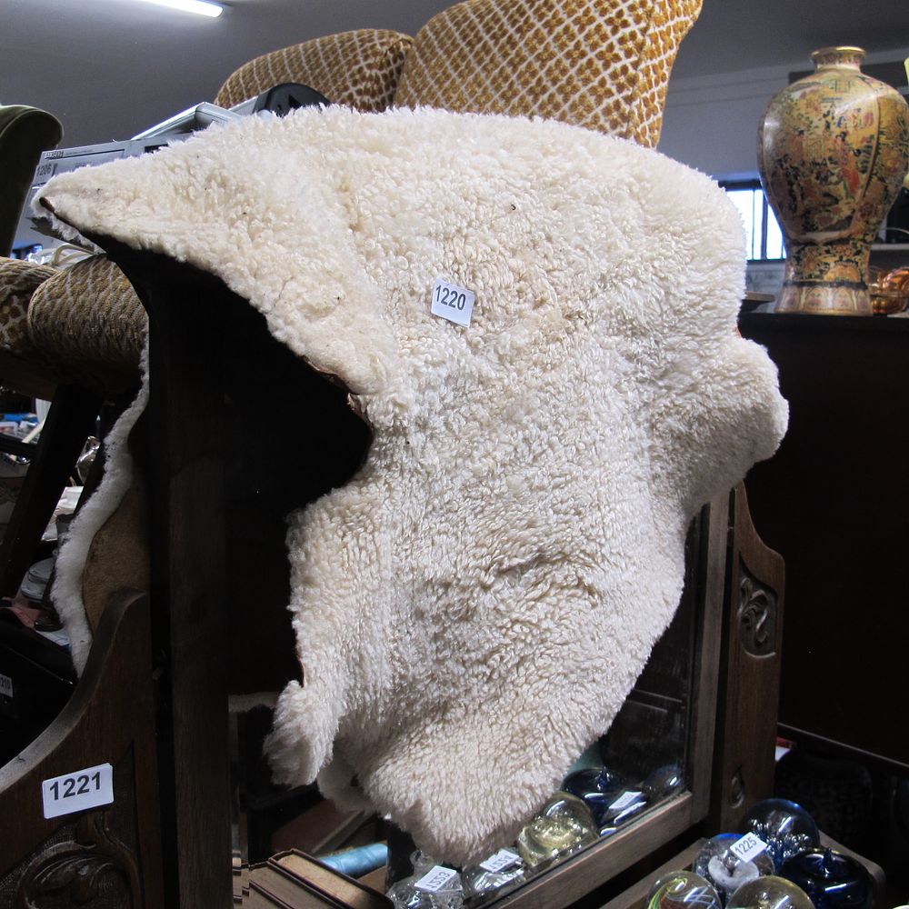 Lot 1220: Item 1220