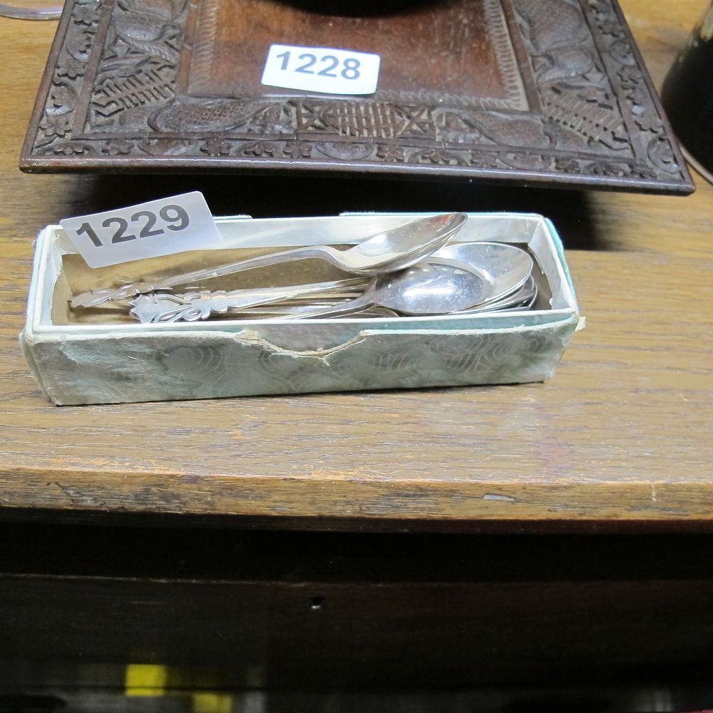Lot 1229: Item 1229