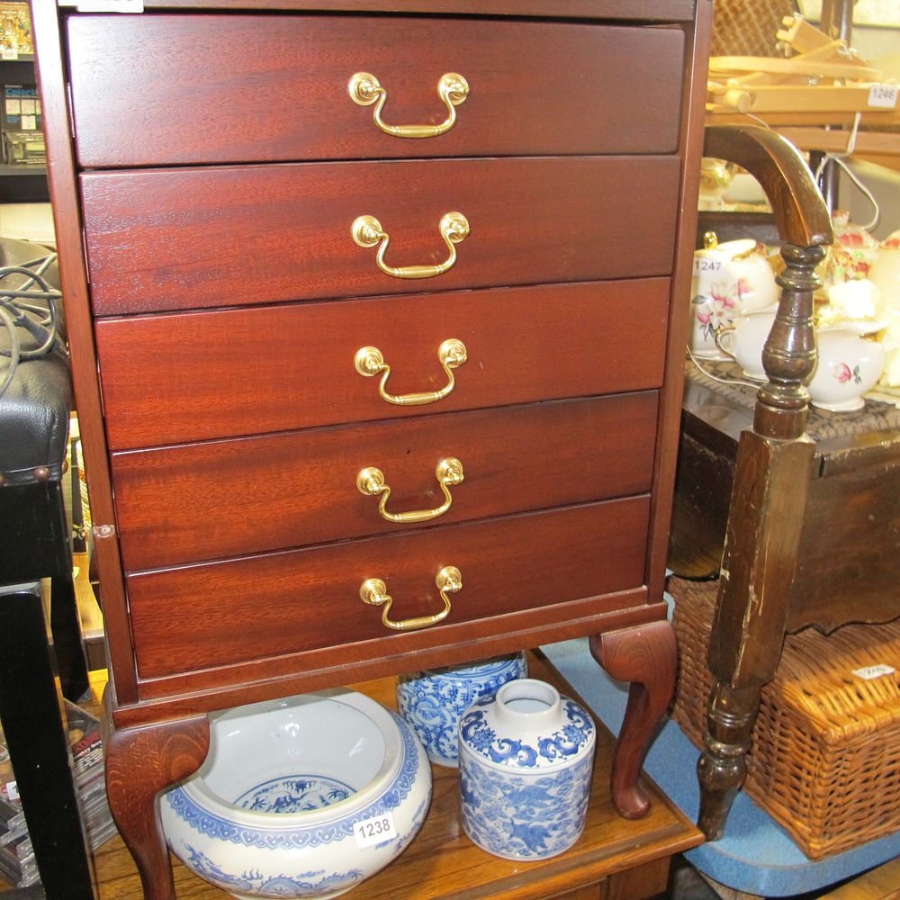 Lot 1239: Item 1239