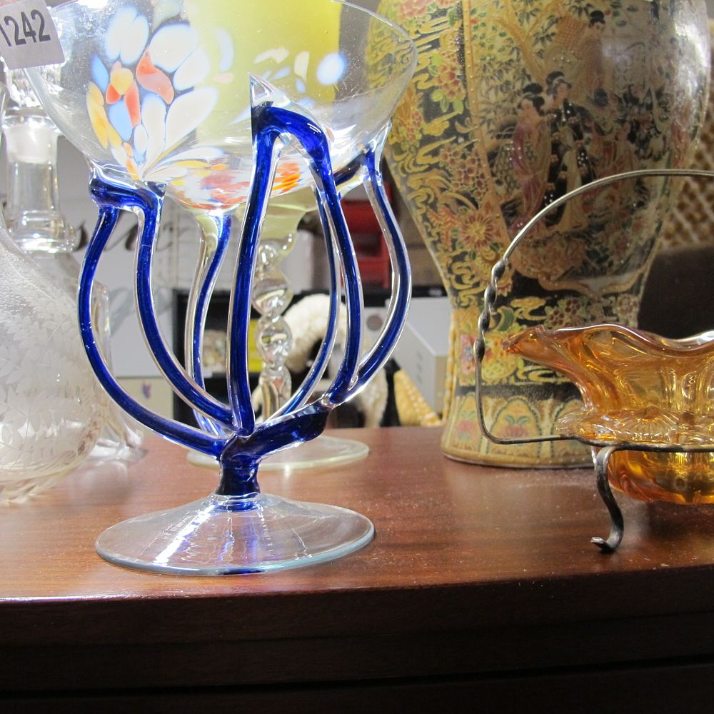 Lot 1242: Item 1242