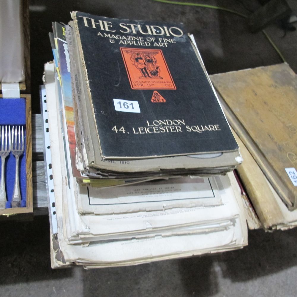 Lot 161: A large quantity of art ephemera