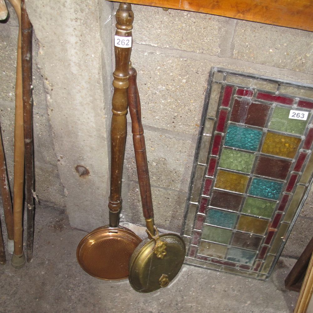Lot 262: 2 bedpans