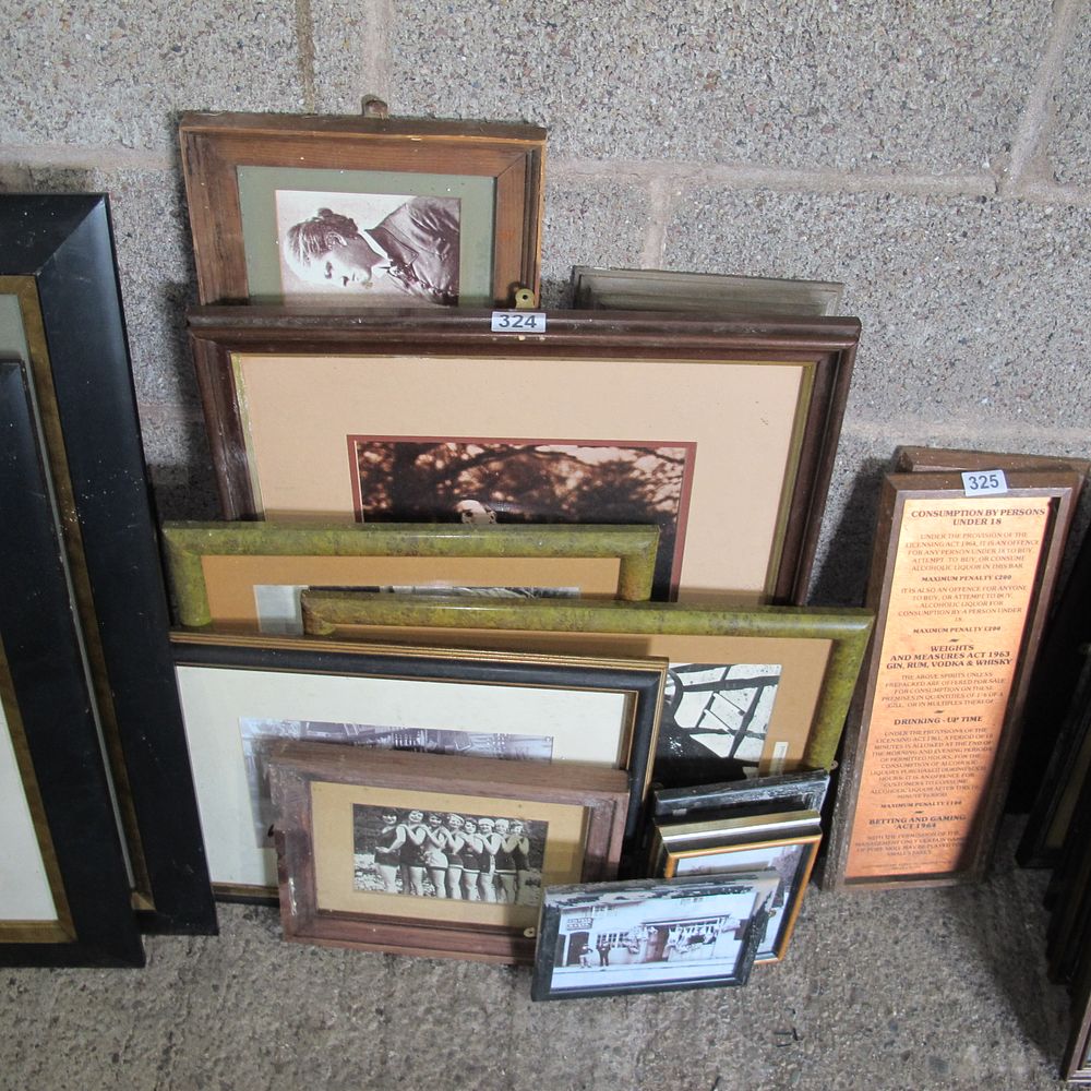 Lot 324: A quantity of pictures