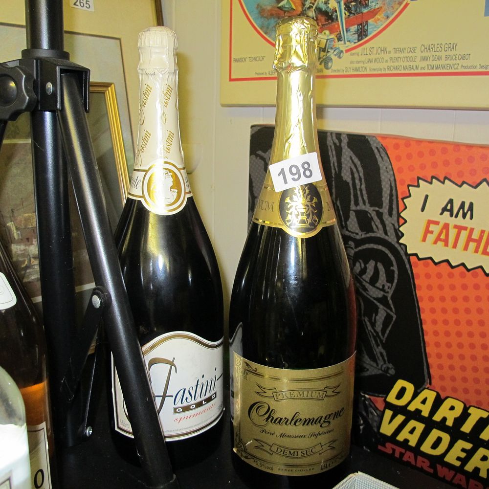 Lot 198: 2 bottles of fizz