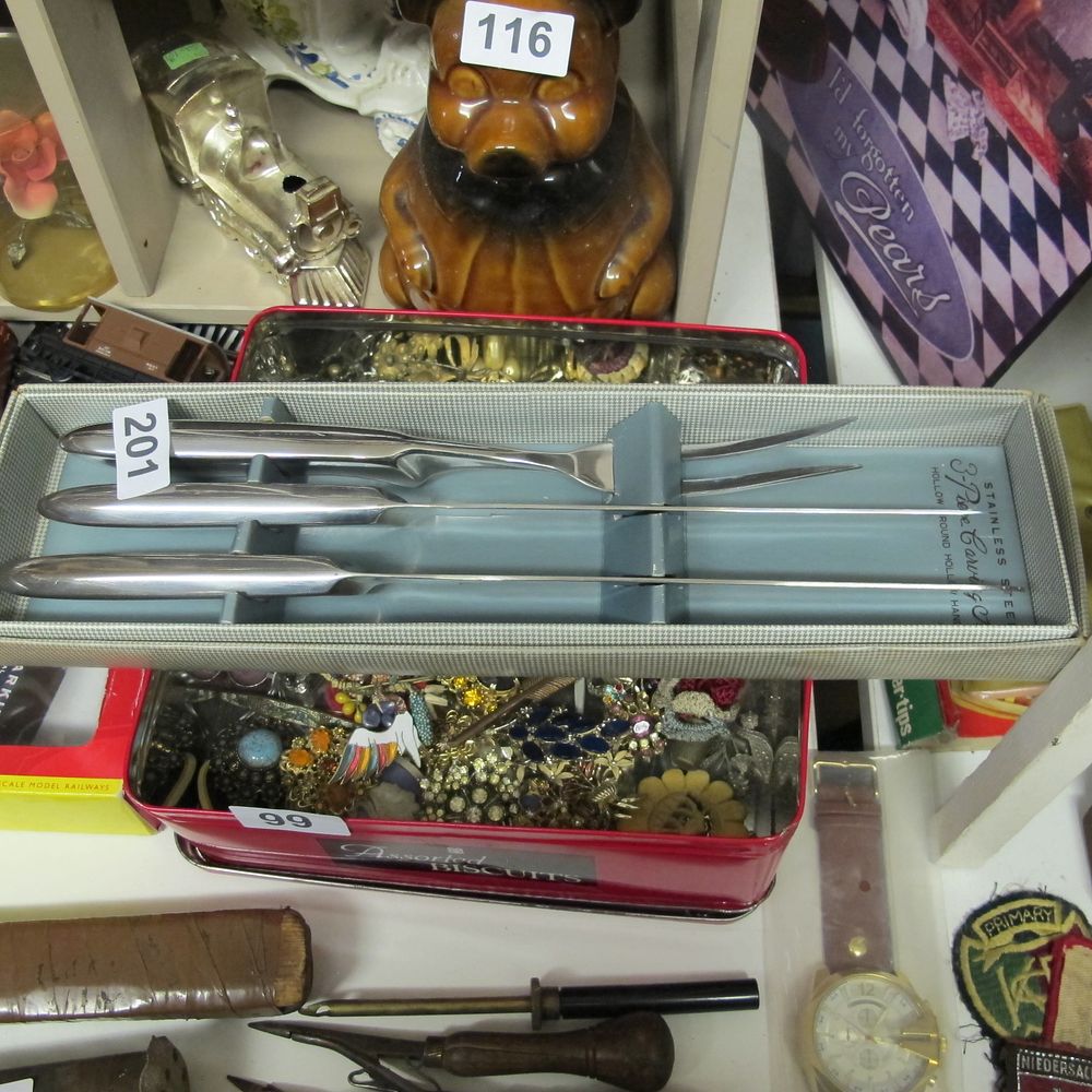 Lot 201: carving set