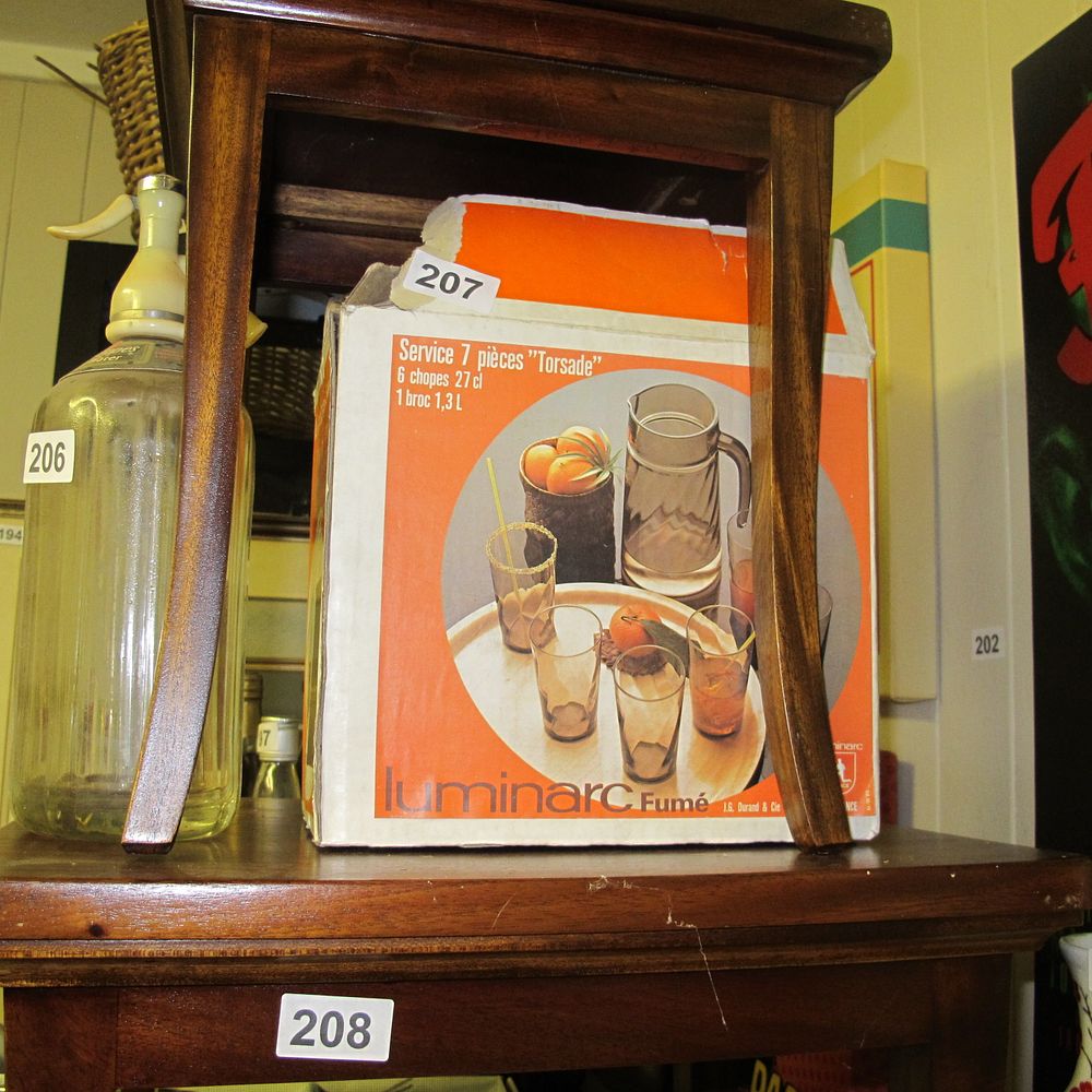 Lot 207: luminarc smoked glass set