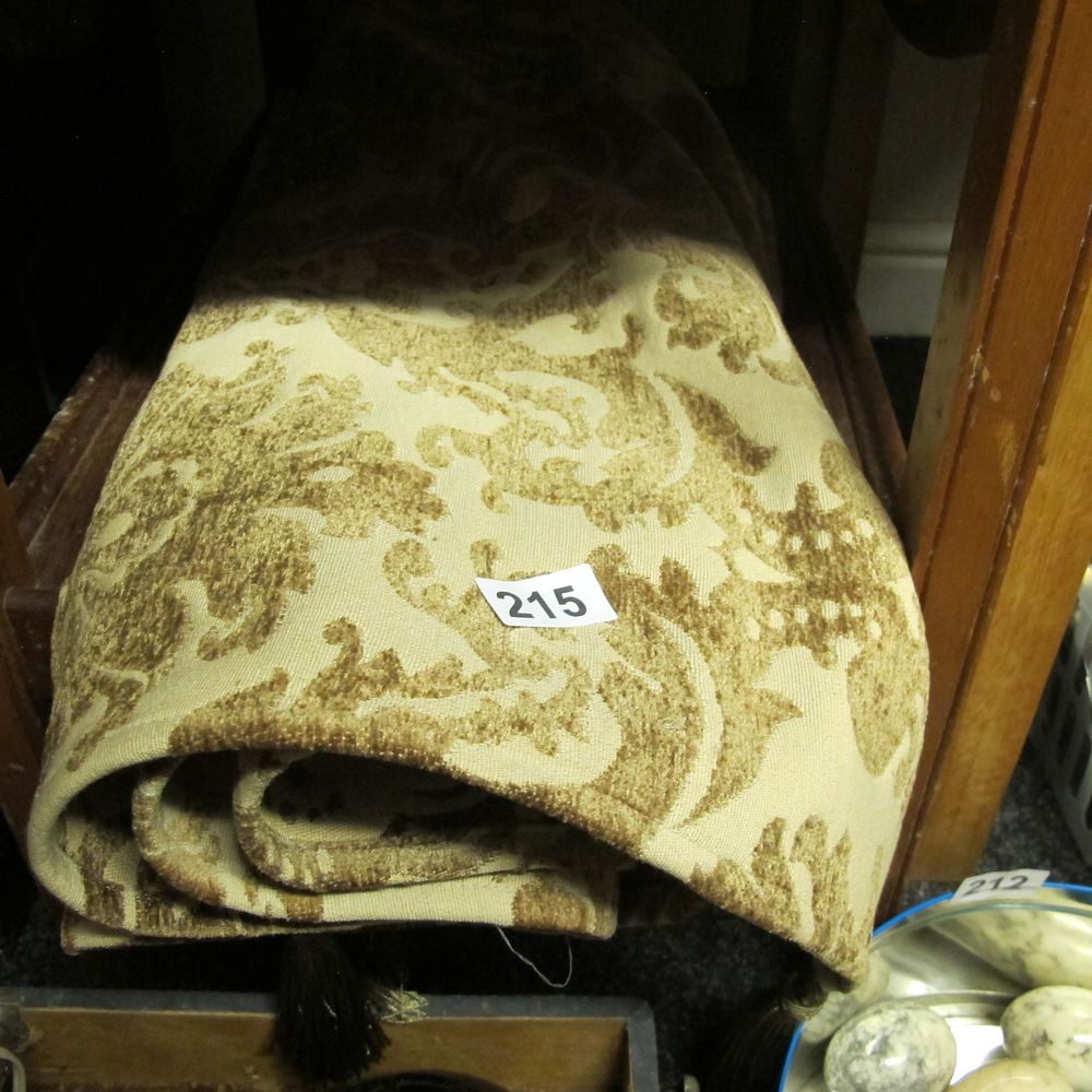 Lot 215: gold fabric quality xmas table cloth