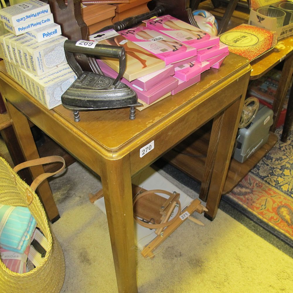 Lot 270: table